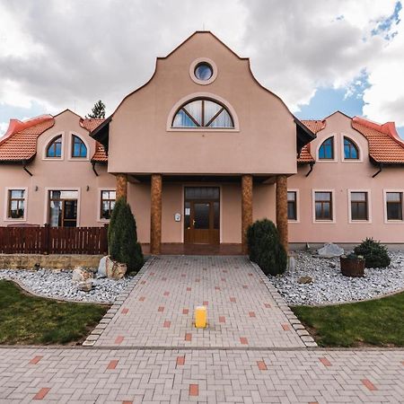 Motel Ard Sarovce Екстер'єр фото