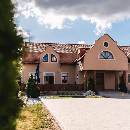 Motel Ard Sarovce Екстер'єр фото