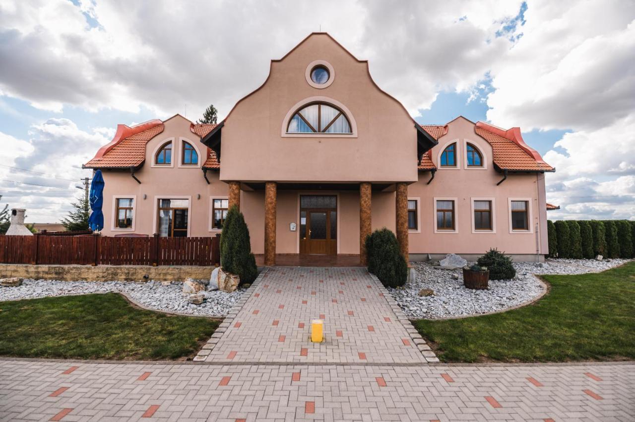 Motel Ard Sarovce Екстер'єр фото