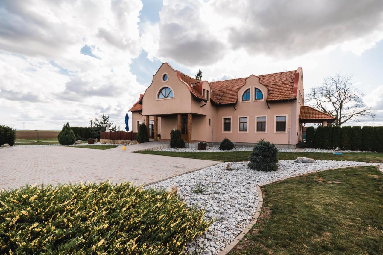 Motel Ard Sarovce Екстер'єр фото