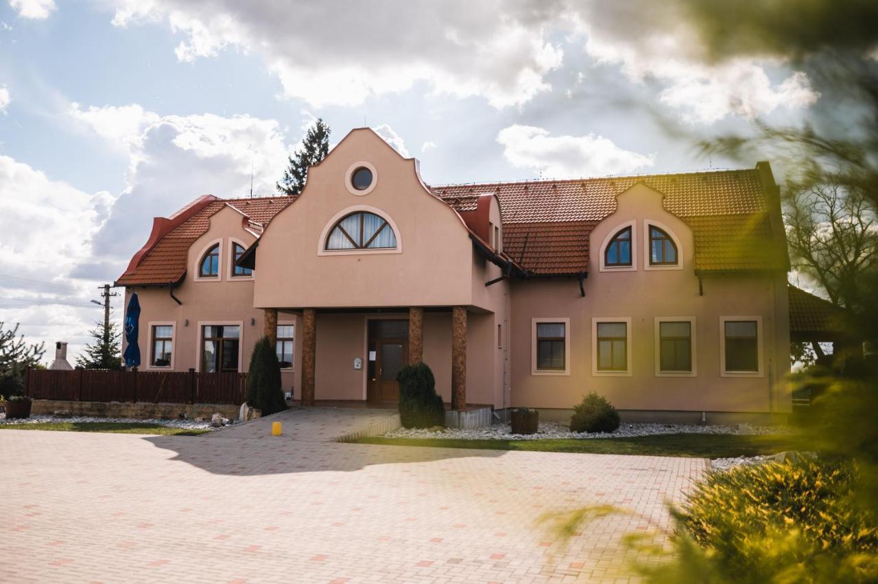 Motel Ard Sarovce Екстер'єр фото